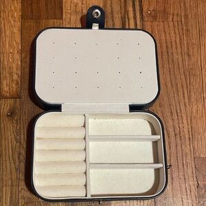Travel jewelry case